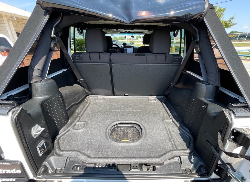 2016 Jeep Wrangler Unlimited Sport White at Autostrade