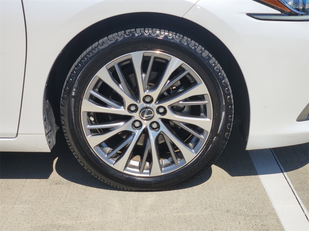 2019 Lexus ES 300h White at Westside Lexus