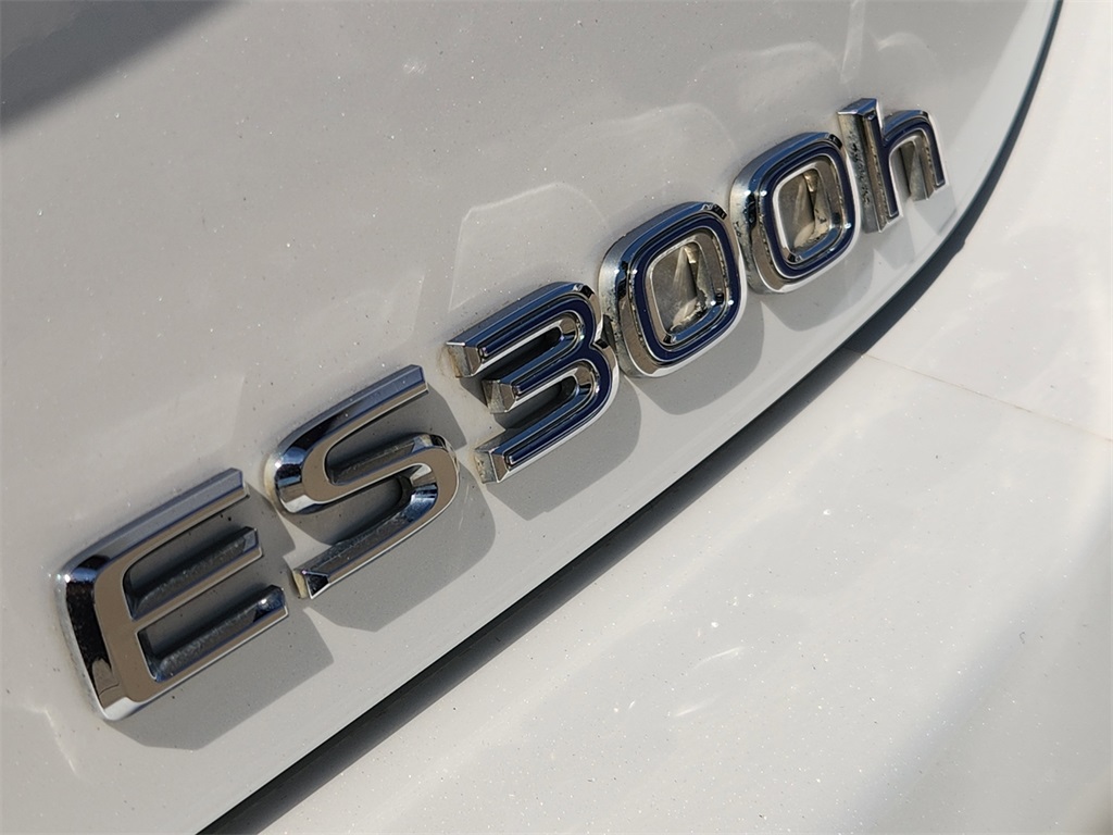 2019 Lexus ES 300h White at Westside Lexus