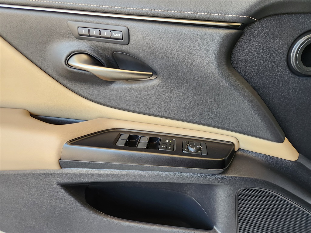 2019 Lexus ES 300h White at Westside Lexus