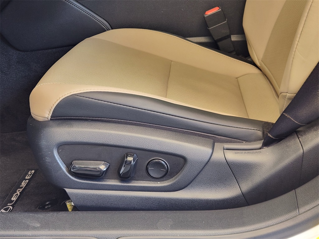 2019 Lexus ES 300h White at Westside Lexus