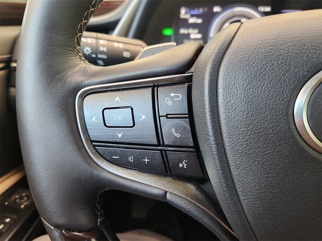 2019 Lexus ES 300h White at Westside Lexus