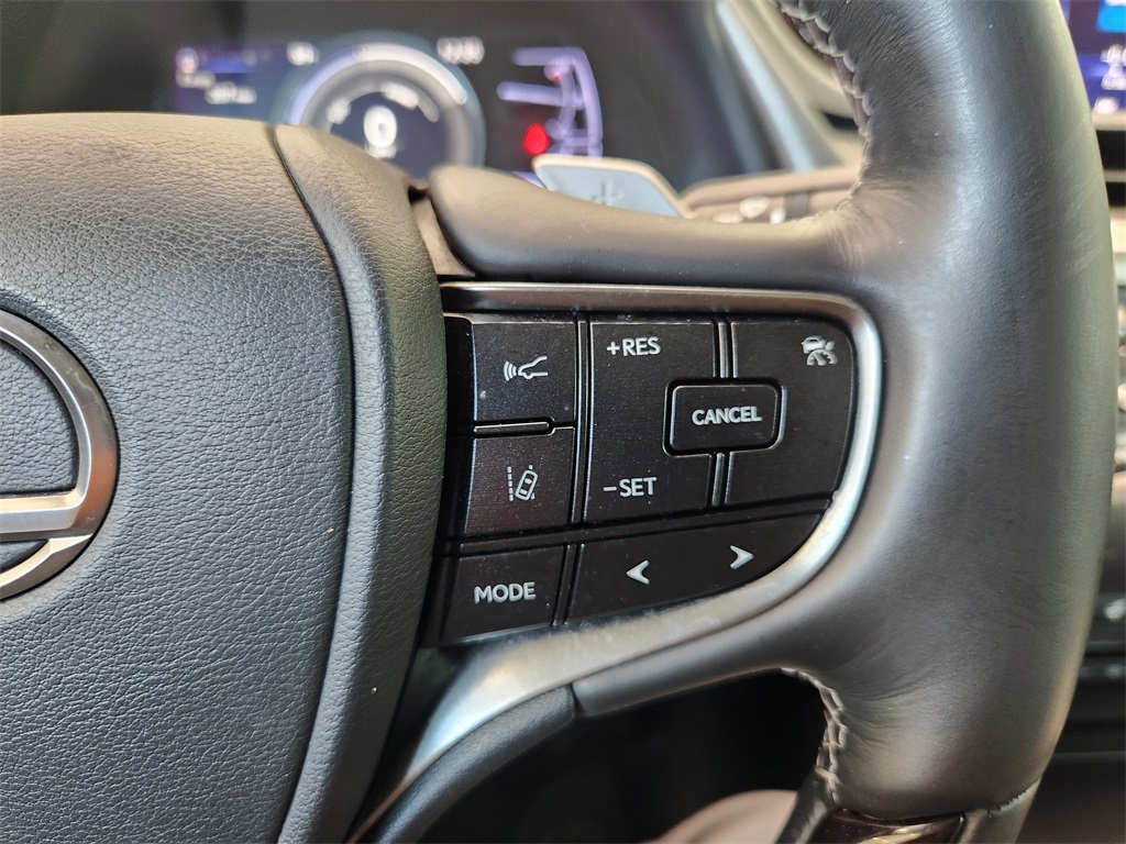 2019 Lexus ES 300h White at Westside Lexus