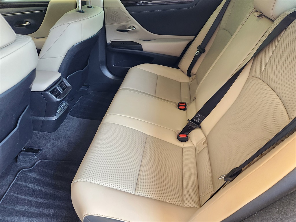 2019 Lexus ES 300h White at Westside Lexus