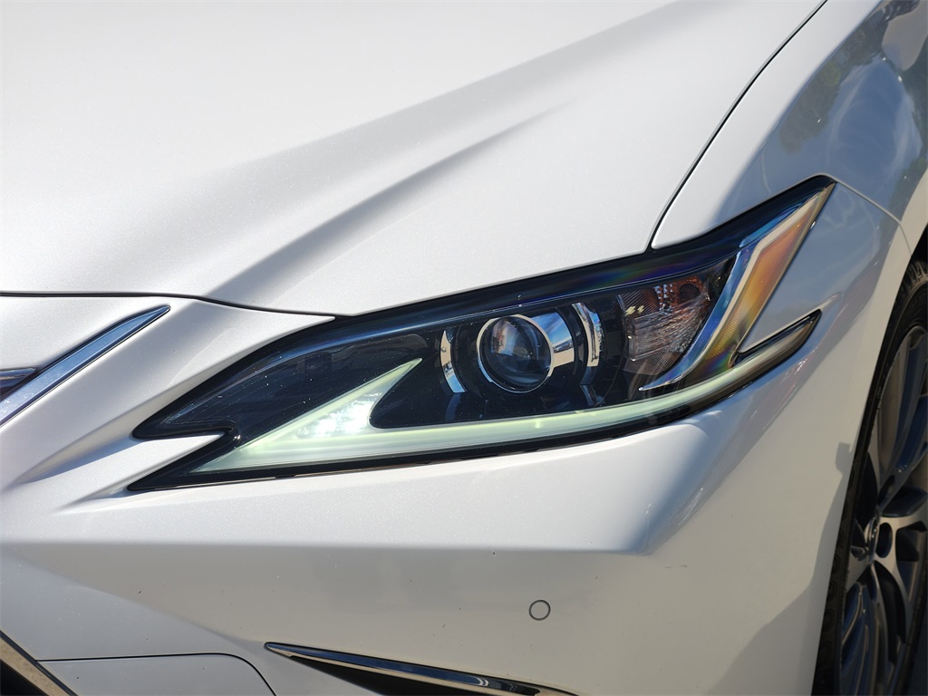 2019 Lexus ES 300h White at Westside Lexus