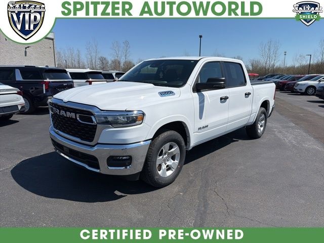 Bright White Clearcoat 2025 RAM 1500 Big Horn Crew Cab 4WD Pickup Truck Four-Wheel Drive 8-Speed Automatic
