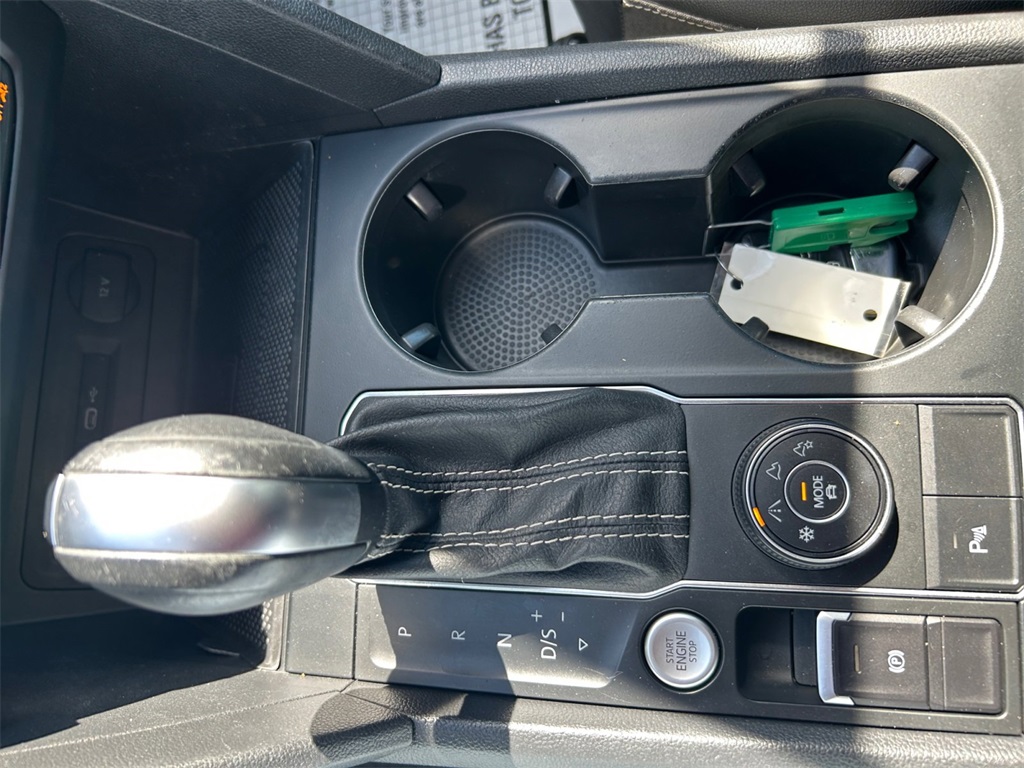 Used Car 2021 Volkswagen Atlas  3.6l V6 Se W/technology R-line For Sale Under $25,000 In Floresville, Texas