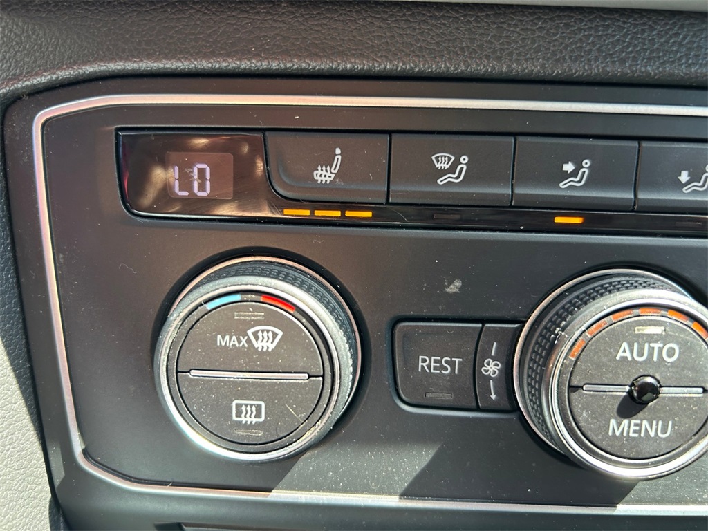 Used Car 2021 Volkswagen Atlas  3.6l V6 Se W/technology R-line For Sale Under $25,000 In Floresville, Texas