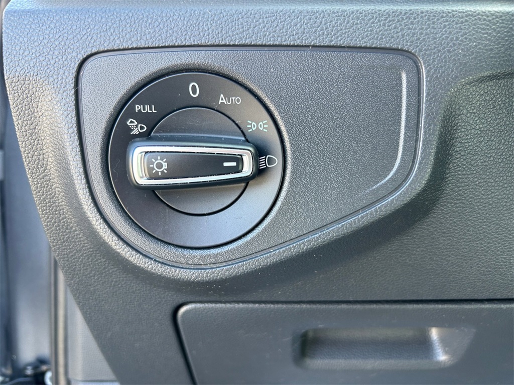 Used Car 2021 Volkswagen Atlas  3.6l V6 Se W/technology R-line For Sale Under $25,000 In Floresville, Texas