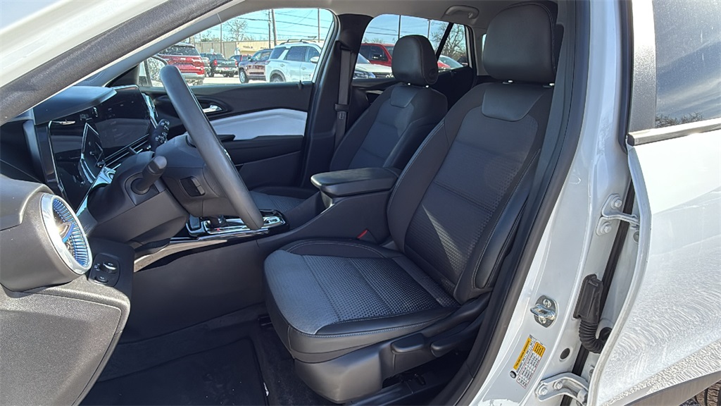 2024 Chevrolet Trax LT - 10