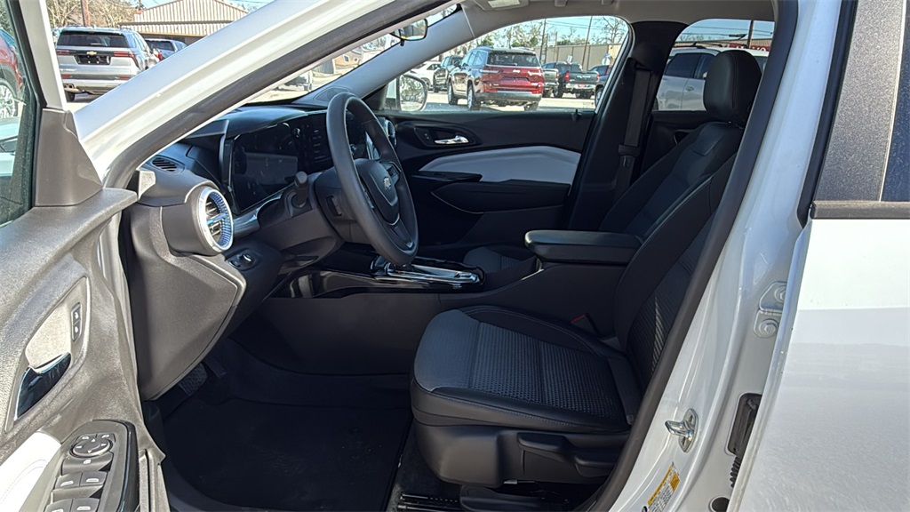 2024 Chevrolet Trax LT - 6