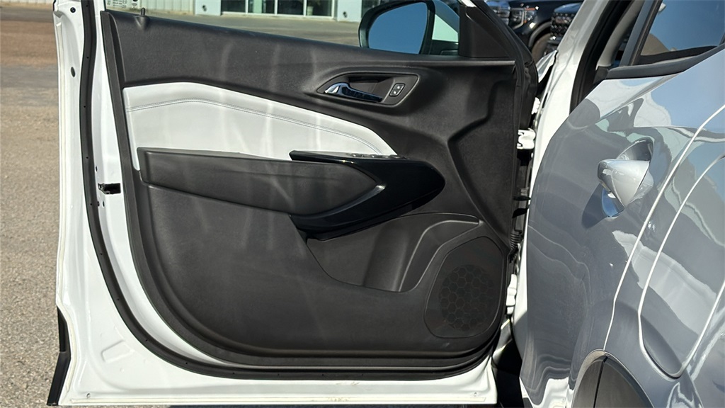 2024 Chevrolet Trax LT - 8