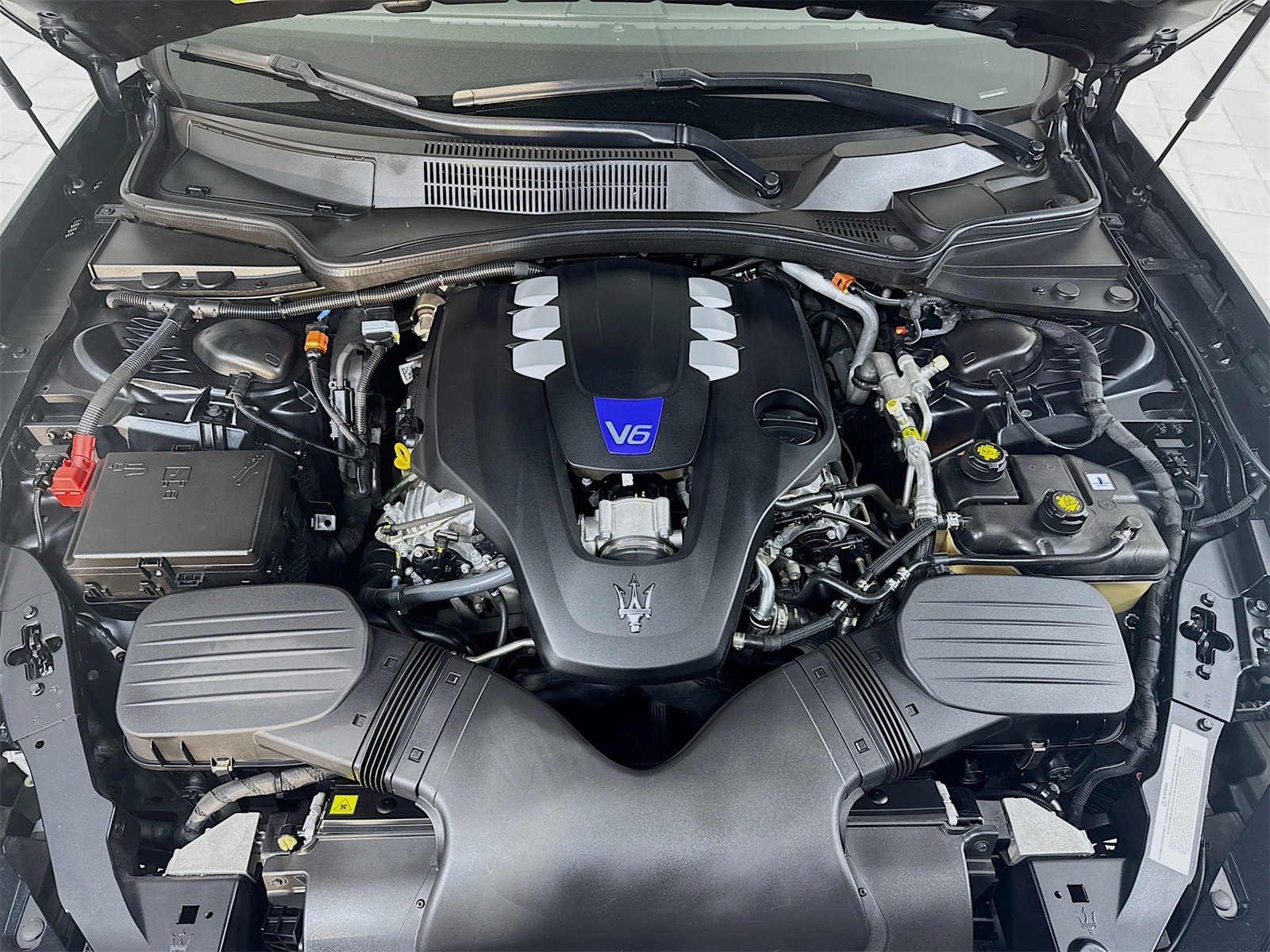 2022 Maserati Ghibli Modena's photo