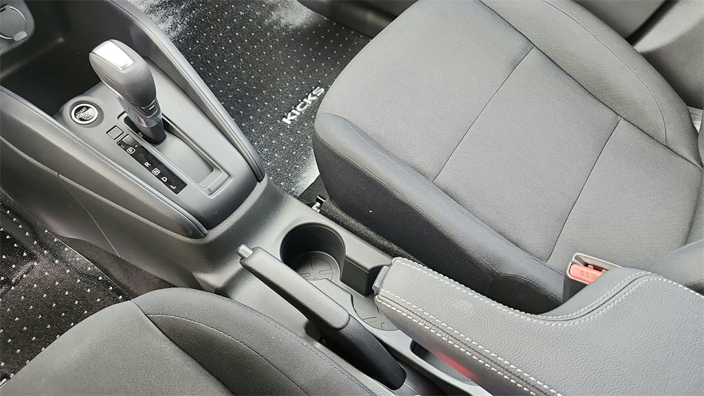 2025 Nissan Kicks Play