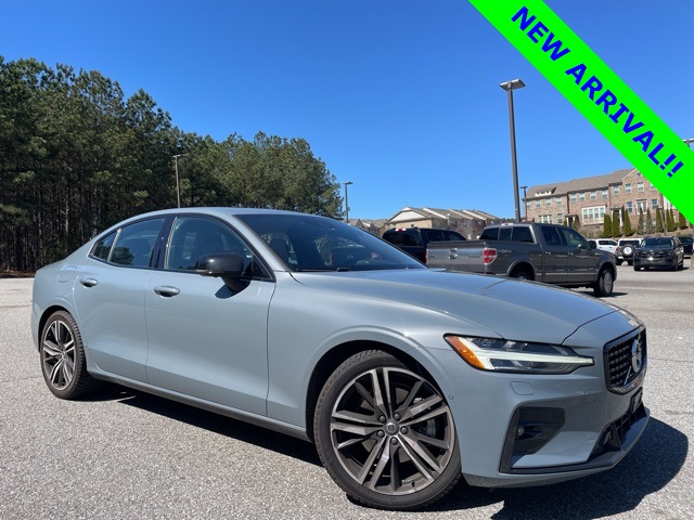 2022 Volvo S60 B5 R-Design AWD