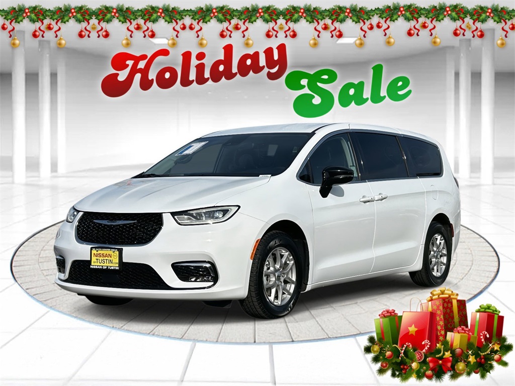 2024 Chrysler Pacifica Touring L's photo