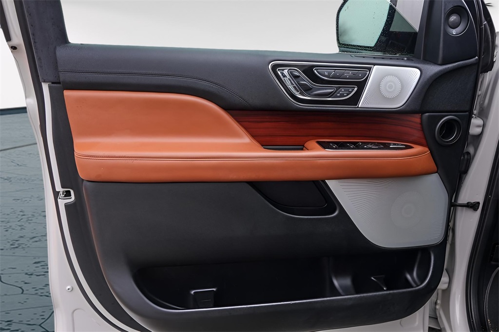 Used Car 2021 Lincoln Navigator  Reserve For Sale Under $50,000 In Austin, Texas