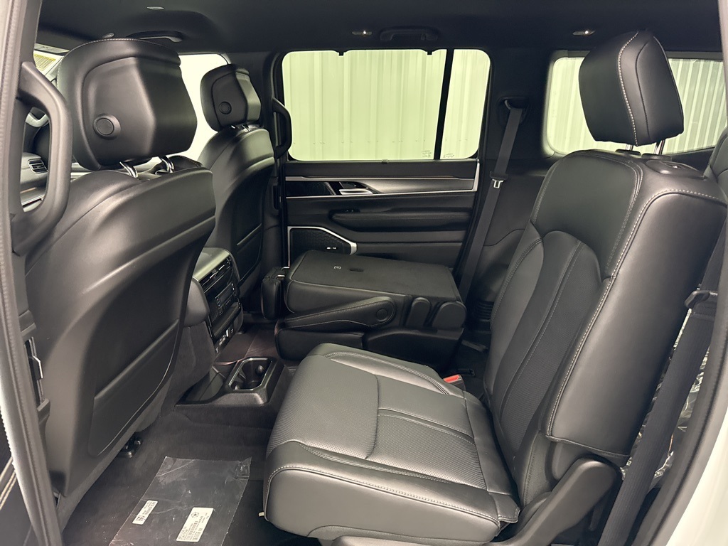 2025 Jeep Wagoneer Series II - 10