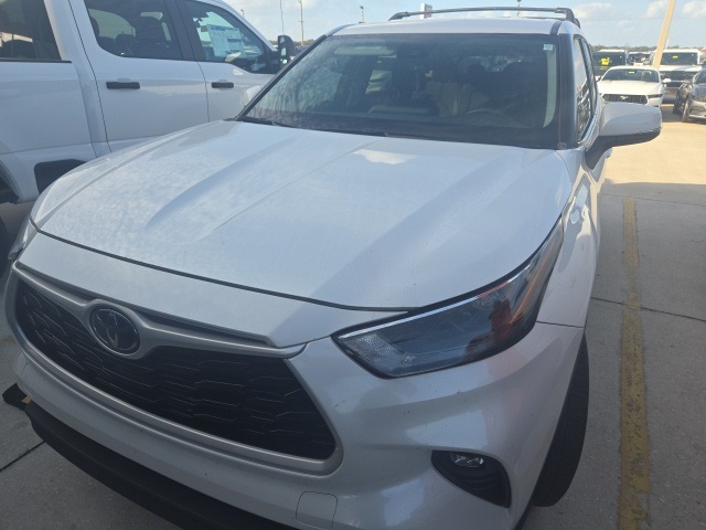 2023 Toyota Highlander LE