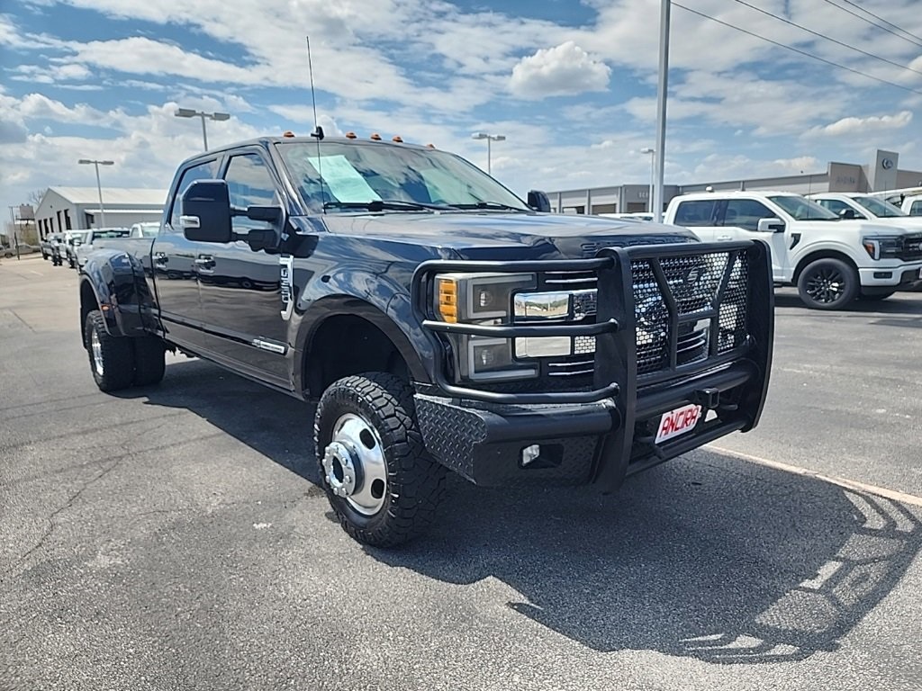 Used Car 2019 Ford F-350sd  Lariat For Sale In Floresville, Texas