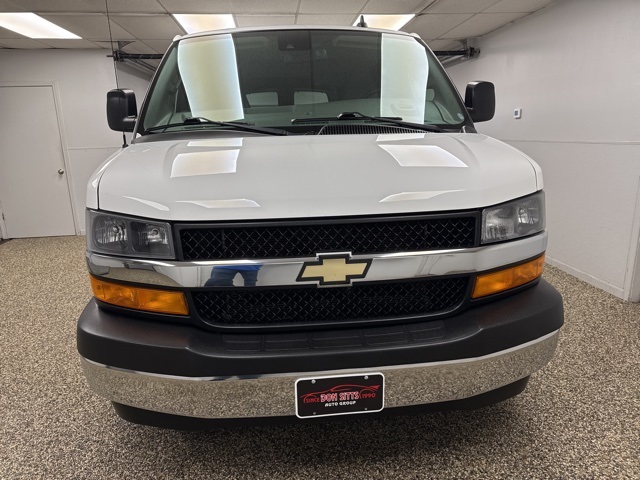 2019 Chevrolet Express 2500 LT photo 2