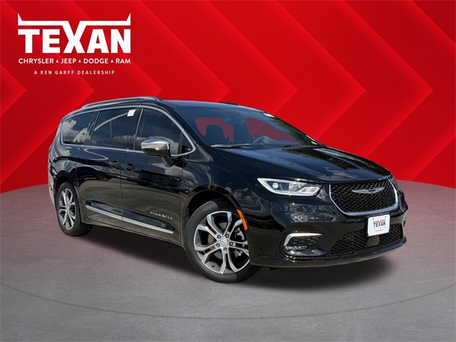 2026 Chrysler Pacifica Pinnacle Black at Keating Nissan