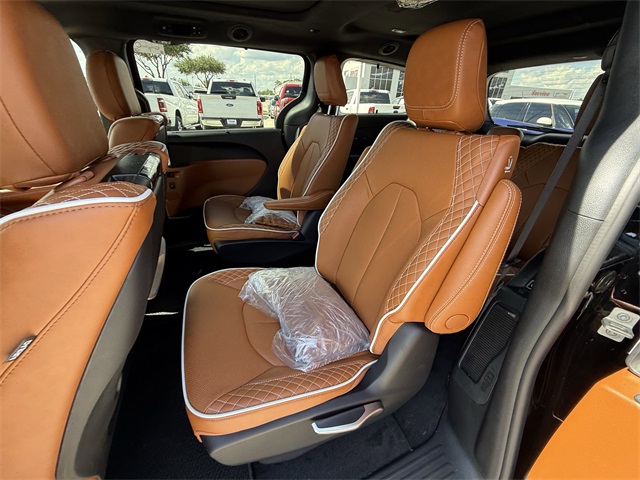 2026 Chrysler Pacifica Pinnacle Black at Keating Nissan