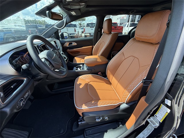 2026 Chrysler Pacifica Pinnacle Black at Keating Nissan