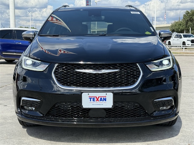 2026 Chrysler Pacifica Pinnacle Black at Keating Nissan