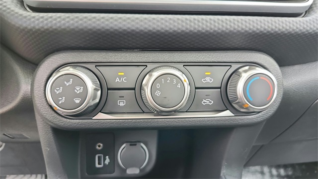 2025 Nissan Kicks Play