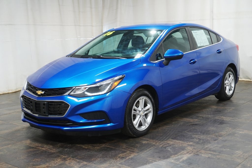 Used 2016 Chevrolet Cruze LT with VIN 1G1BE5SM1G7327069 for sale in Boardman, OH