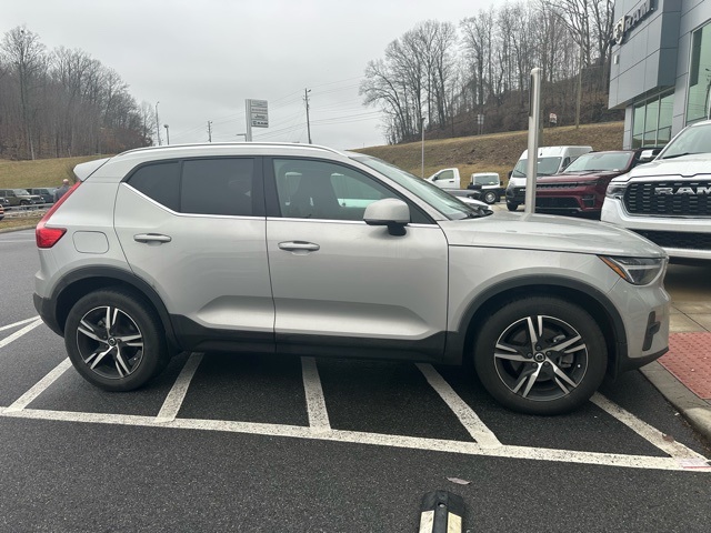 2023 Volvo XC40 B5 Plus Bright Theme AWD