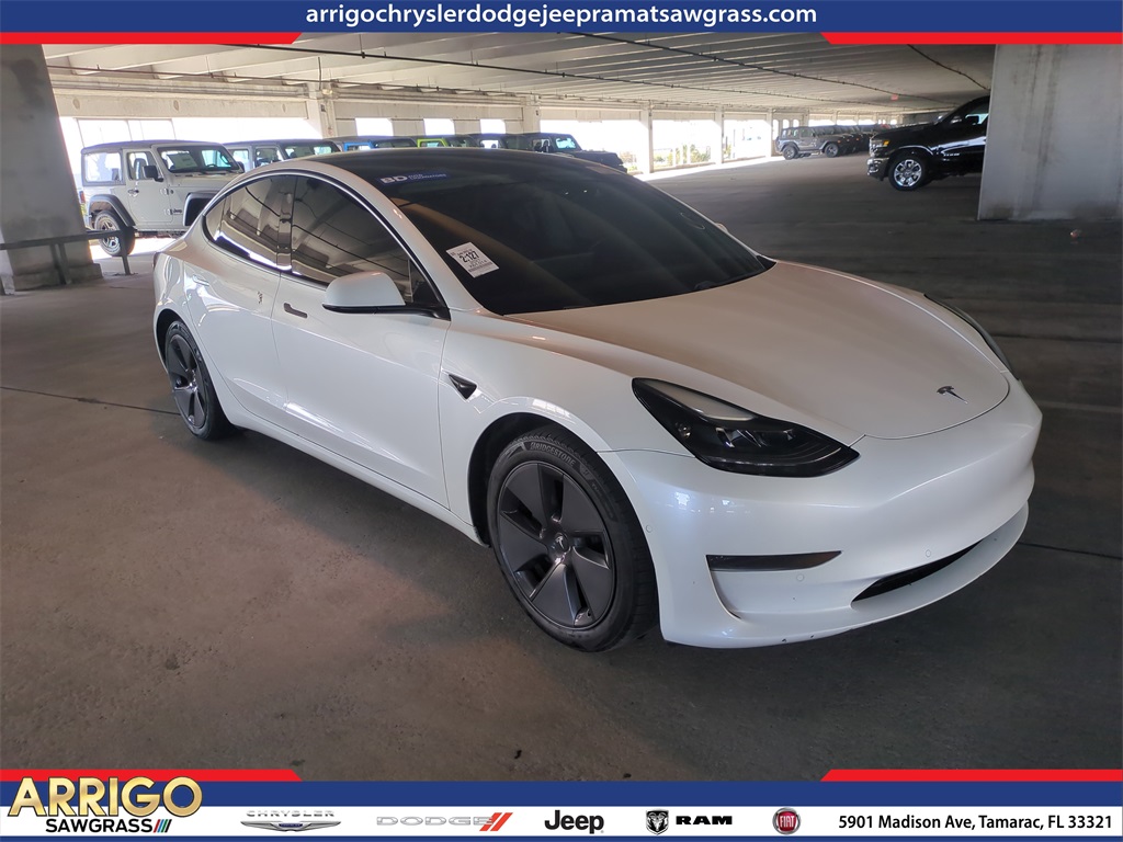 2021 Tesla Model 3 Base's photo