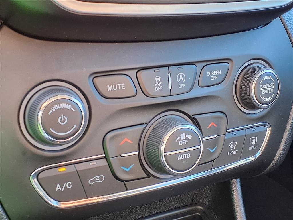 2020 Jeep Cherokee Altitude Silver at Traditions Chevrolet