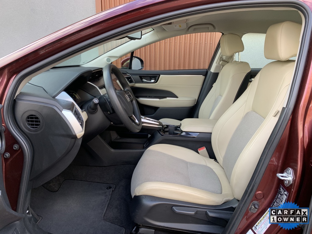2018 Honda Clarity Plug-In Hybrid photo 2