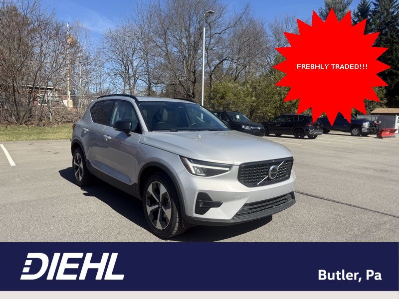 2023 Volvo XC40 B5 Plus Dark Theme AWD