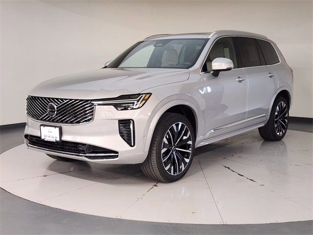 2025 Volvo XC90 B5 Plus