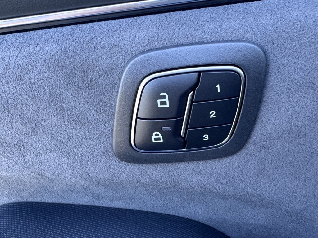 FordMustang Mach-E25