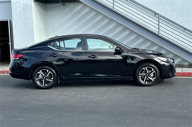2024 Nissan Sentra SV photo 2
