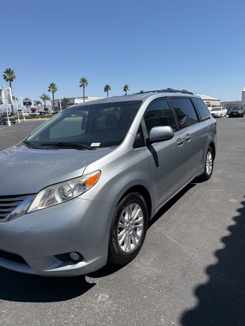 Used 2017 Toyota Sienna XLE with VIN 5TDYZ3DC9HS870353 for sale in Perris, CA