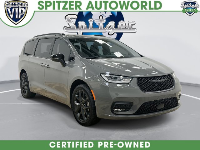Ceramic Gray Clearcoat 2023 Chrysler Pacifica Minivan All-Wheel Drive 9-Speed Automatic
