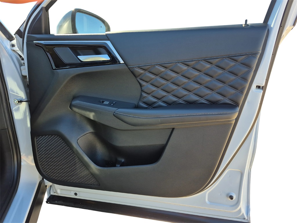 2022 Mitsubishi Outlander SEL White at North Houston Mitsubishi