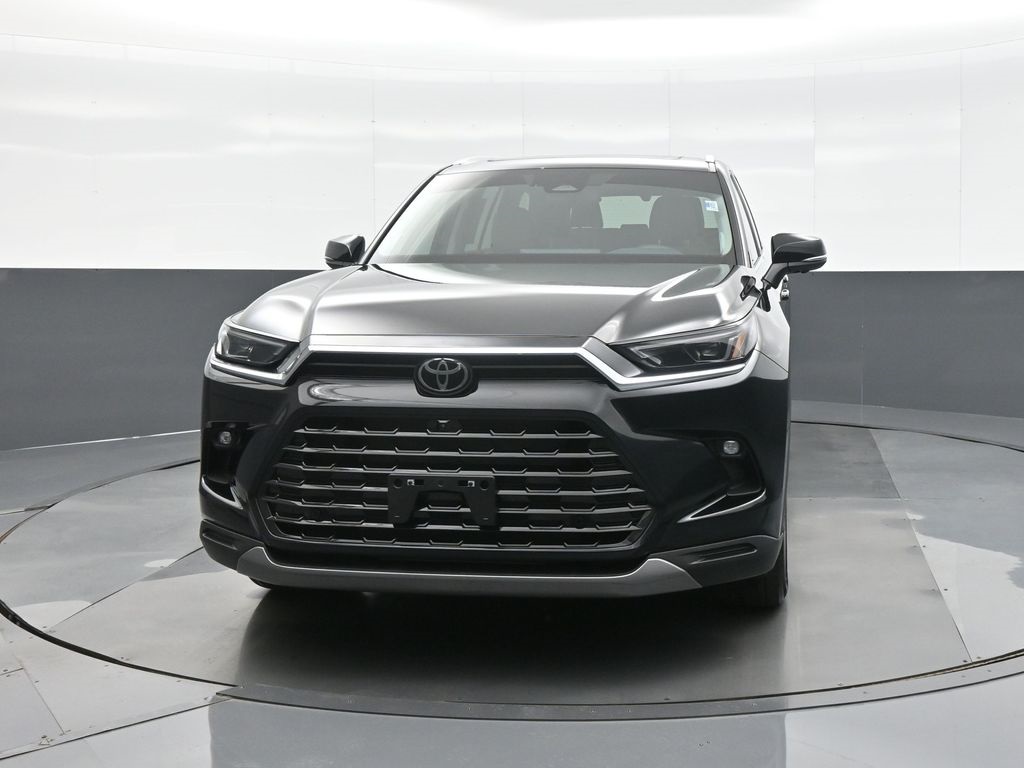 Used 2025 Toyota Grand Highlander Platinum with VIN 5TDAAAB5XSS078074 for sale in Kansas City