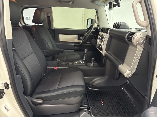 2014 Toyota FJ Cruiser Base photo 8