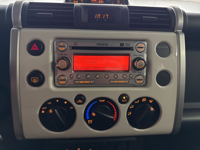 2014 Toyota FJ Cruiser Base photo 12