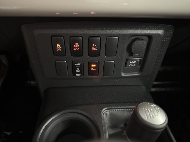 2014 Toyota FJ Cruiser Base photo 13