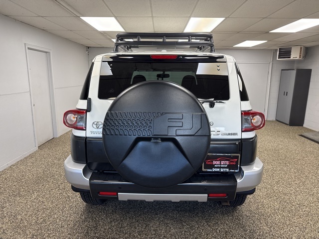 2014 Toyota FJ Cruiser Base photo 2