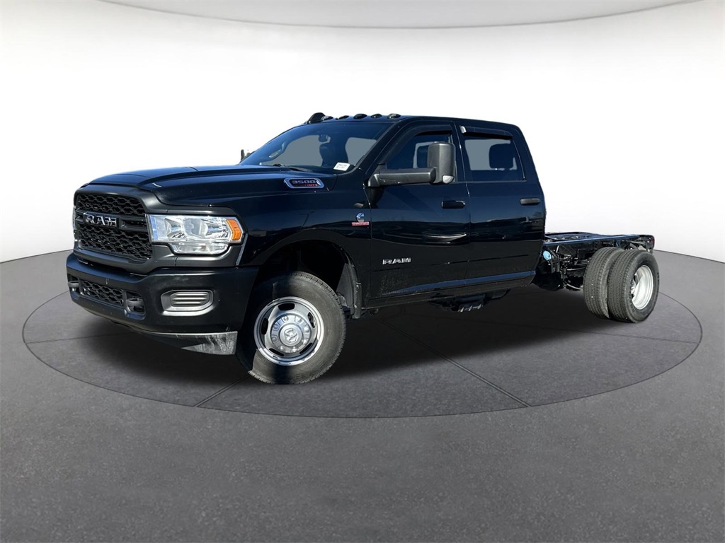 2022 RAM 3500 Chassis Tradesman Crew Cab DRW RWD