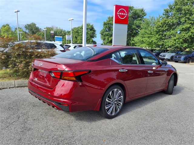 2025 Nissan Altima SL photo 3