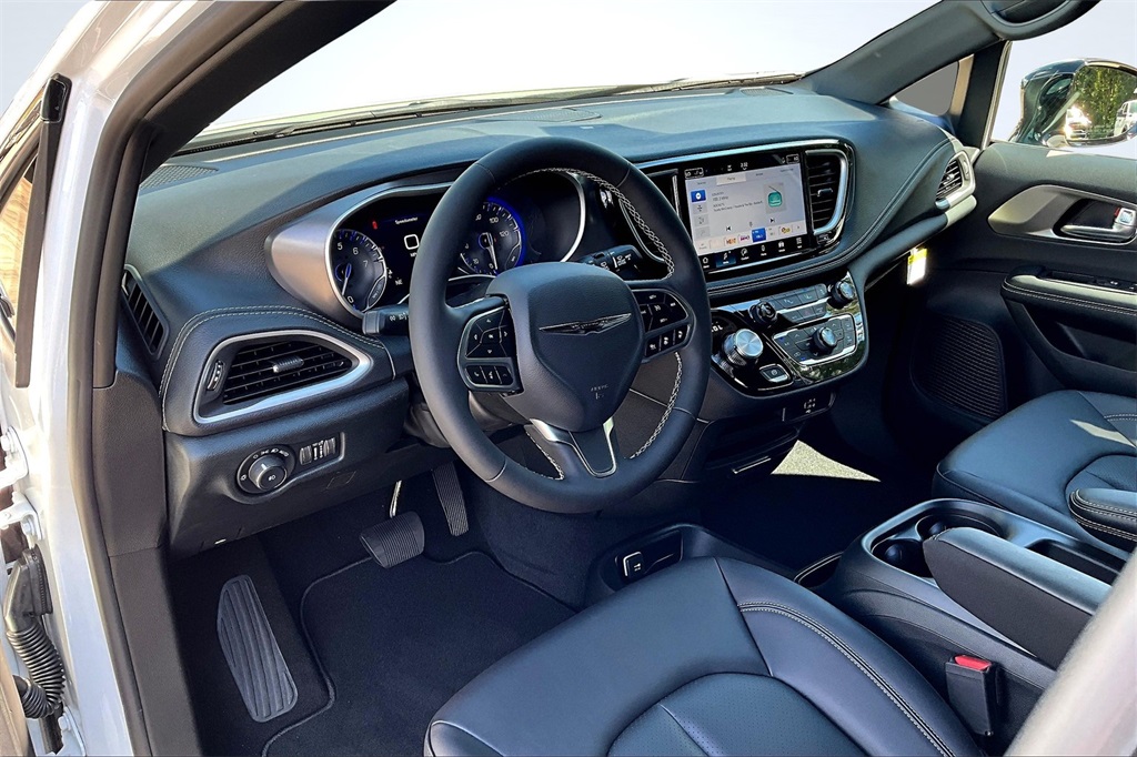 2026 Chrysler Pacifica Select - 5